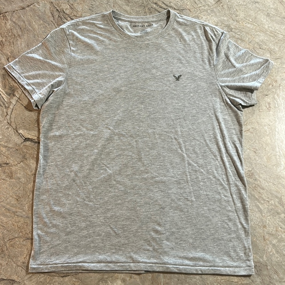 💚 B1G1 Free!! 💚 Men’s AE tee